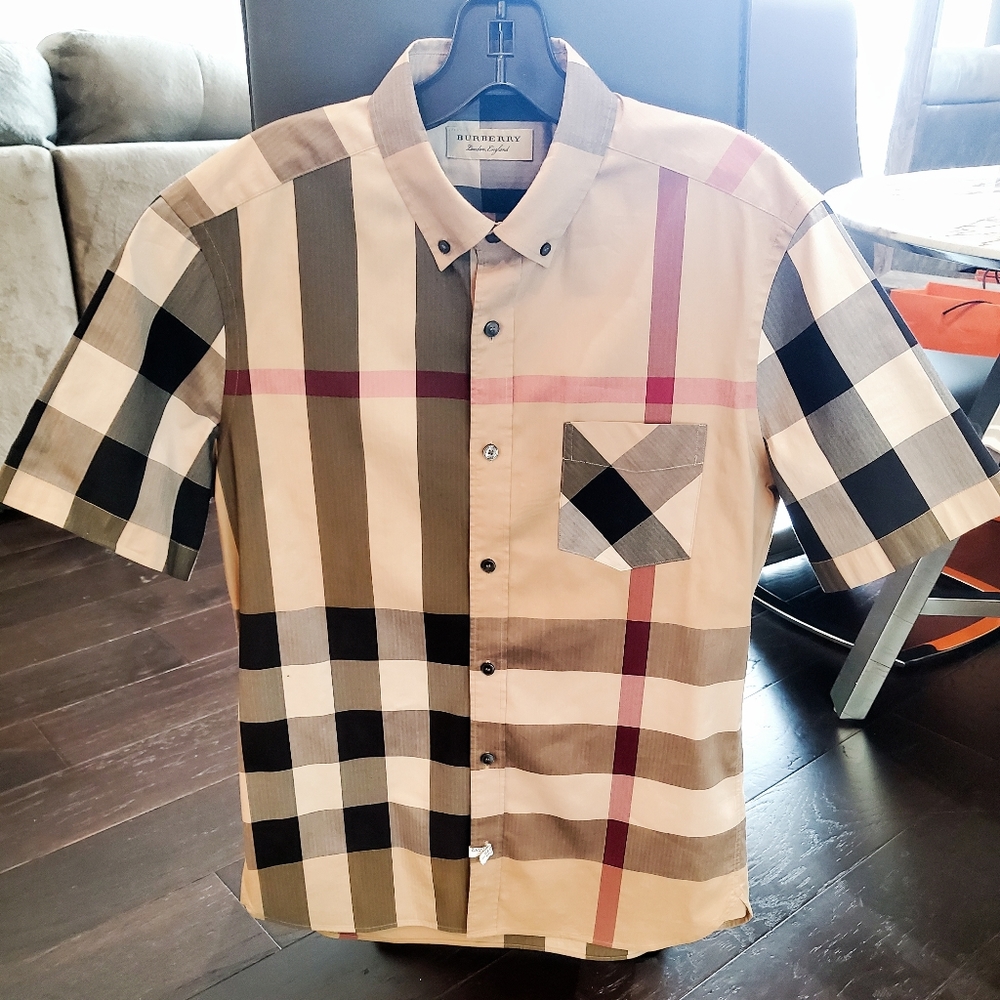 Burberry Short Sleeve Shirt (Medium)